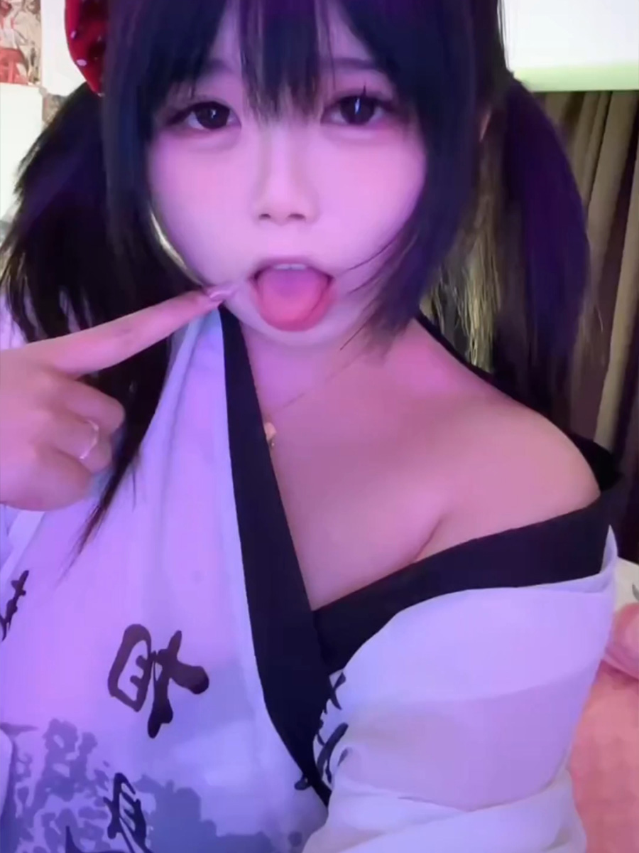 抖音网红双马尾萝莉，高颜值洛丽塔 连衣裙 自慰