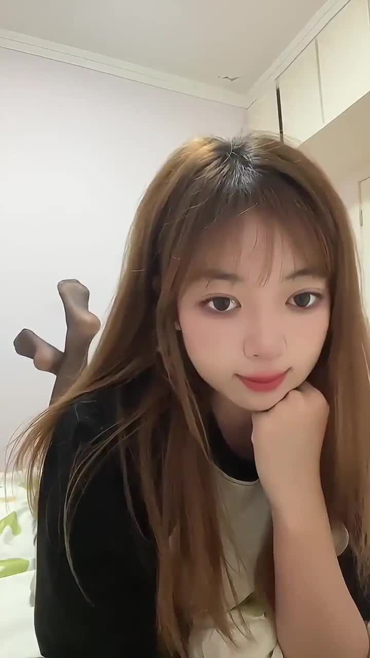 甜美妹子，道具自慰，！